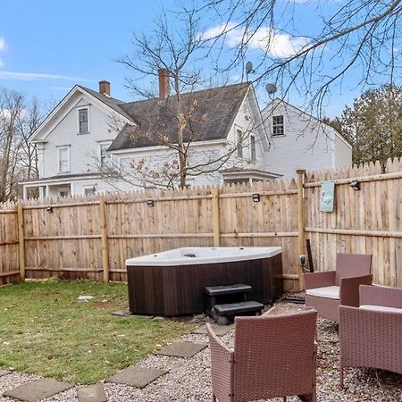 New!! Lovely Unit W/ Private Hot Tub And Patio! 라코니아 외부 사진