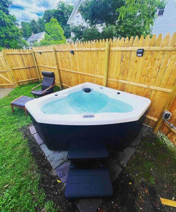 New!! Lovely Unit W/ Private Hot Tub And Patio! 라코니아 외부 사진