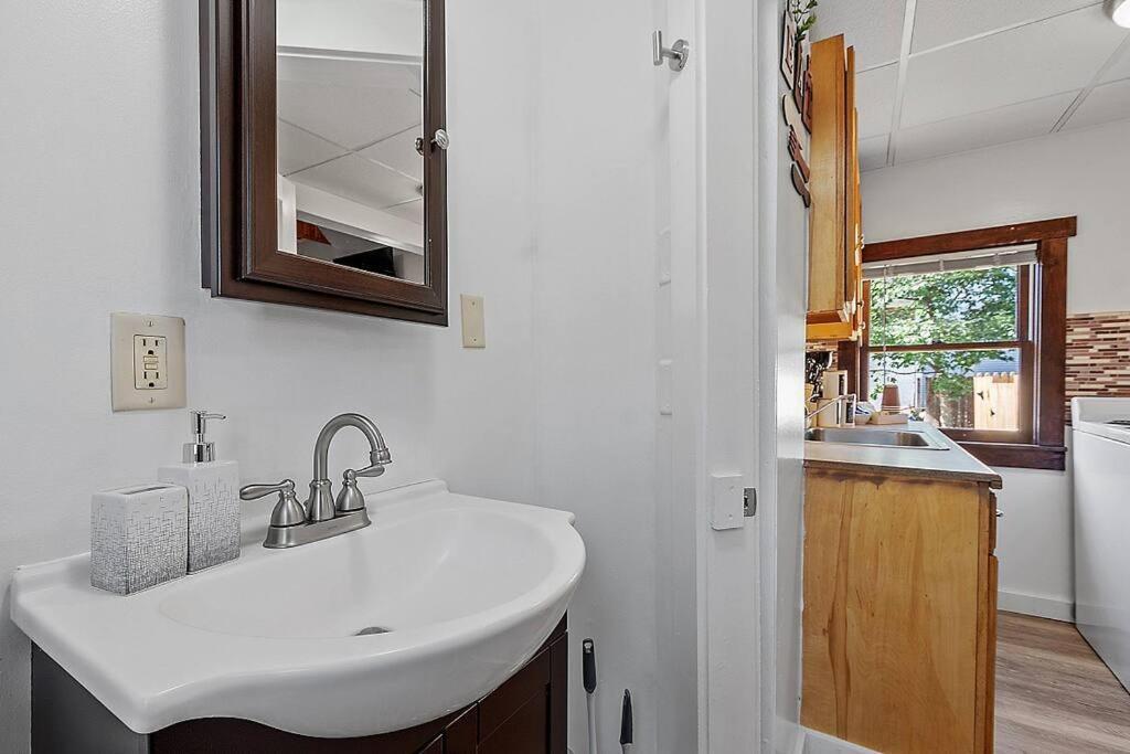 New!! Lovely Unit W/ Private Hot Tub And Patio! 라코니아 외부 사진
