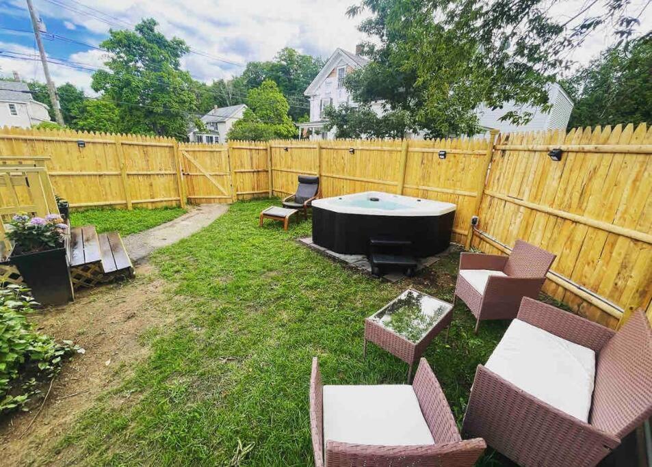 New!! Lovely Unit W/ Private Hot Tub And Patio! 라코니아 외부 사진