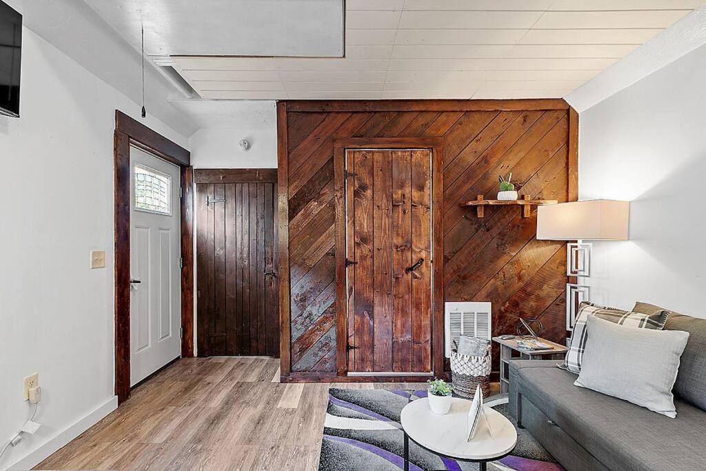 New!! Lovely Unit W/ Private Hot Tub And Patio! 라코니아 외부 사진