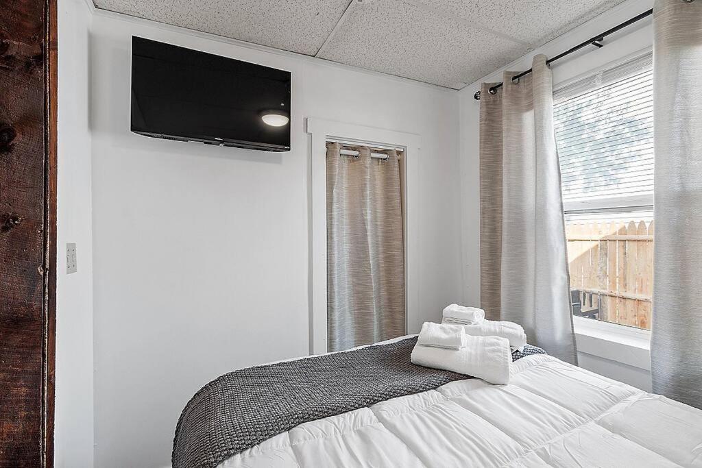 New!! Lovely Unit W/ Private Hot Tub And Patio! 라코니아 외부 사진