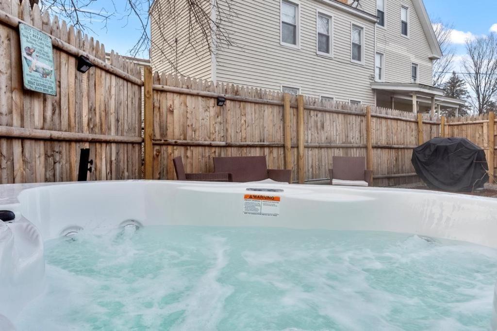 New!! Lovely Unit W/ Private Hot Tub And Patio! 라코니아 외부 사진